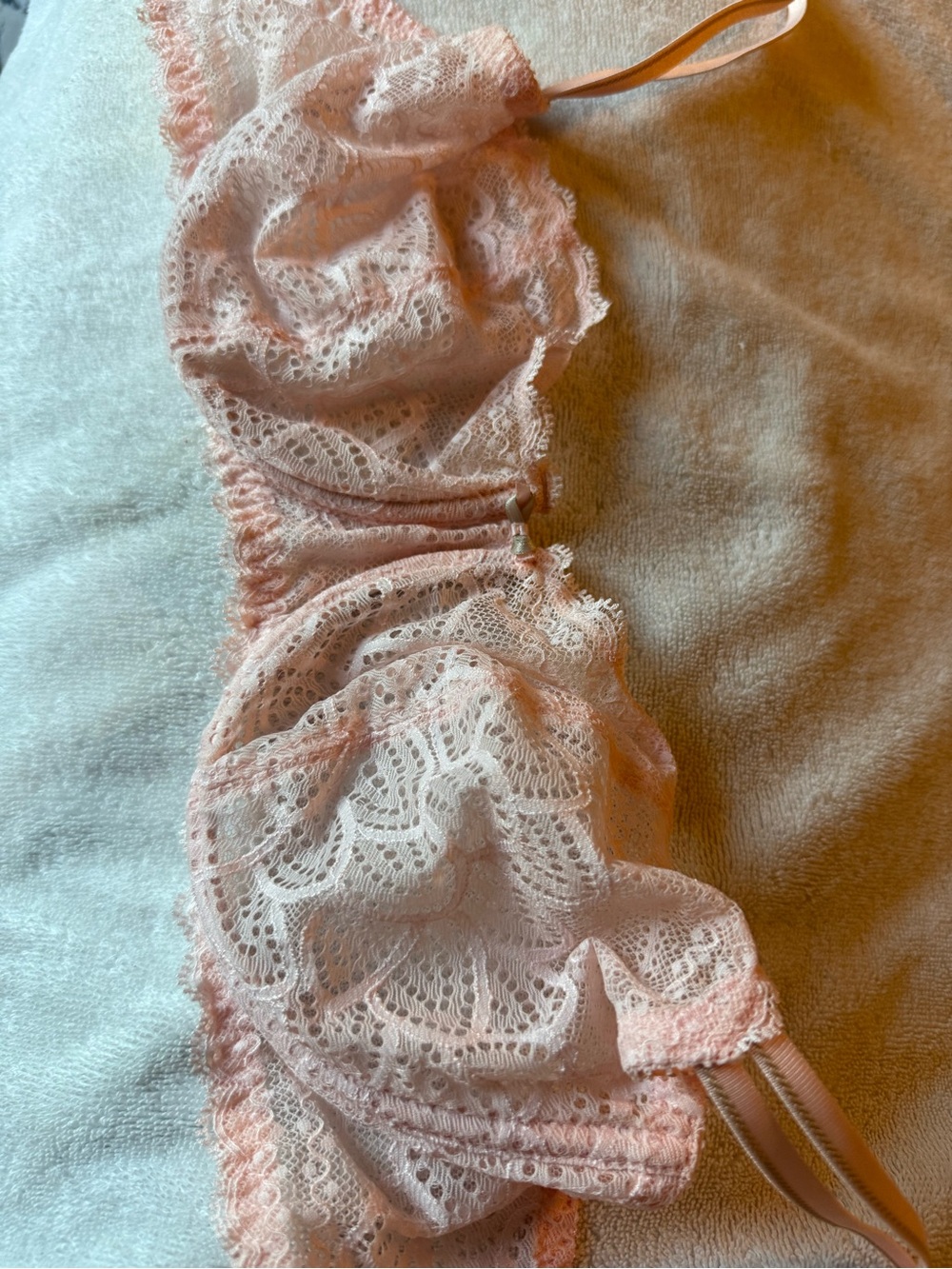 Chantelle Peach Lace Underwire Bra - Picture 2 of 9